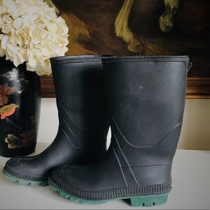 Wellies Style Rain Boots in Navy/Green